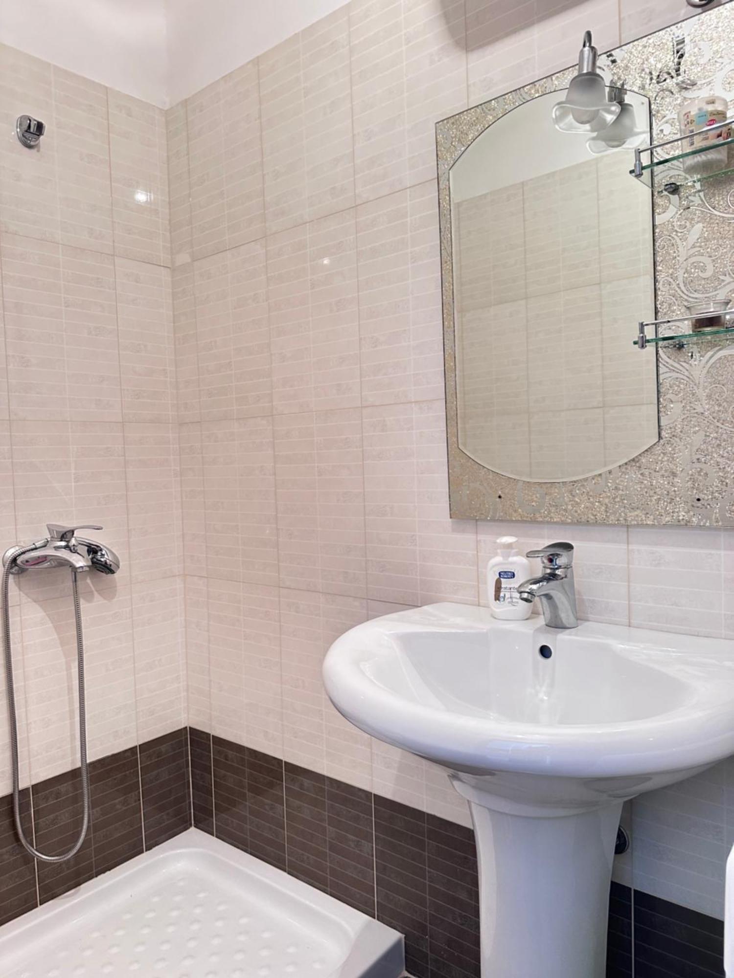 Tini Sea View Apartment Sarandë Buitenkant foto