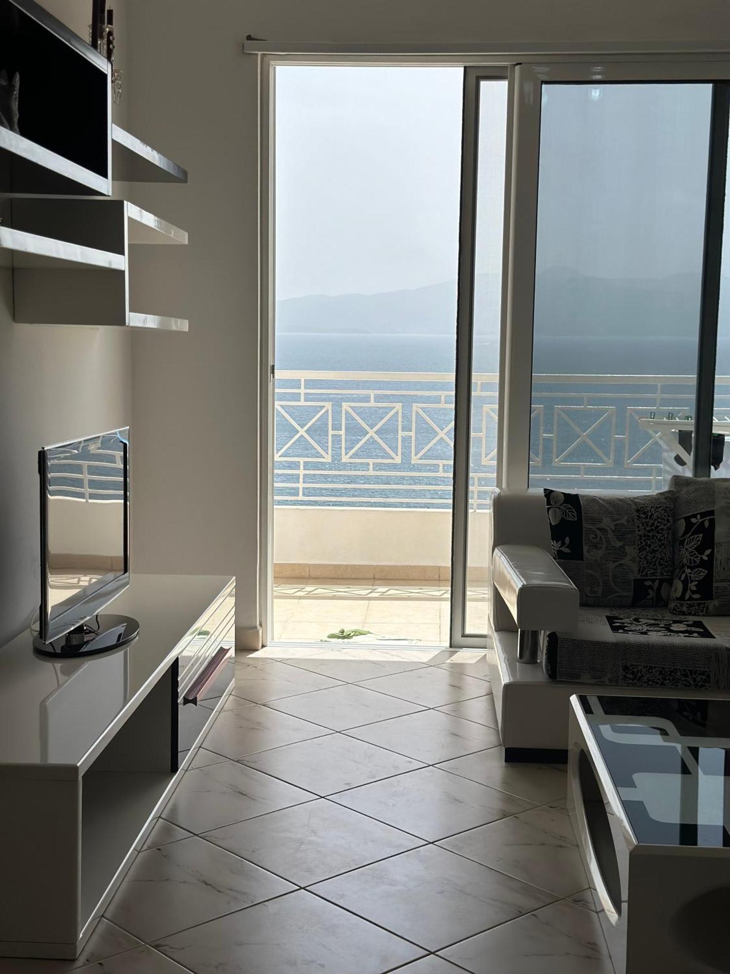 Tini Sea View Apartment Sarandë Buitenkant foto