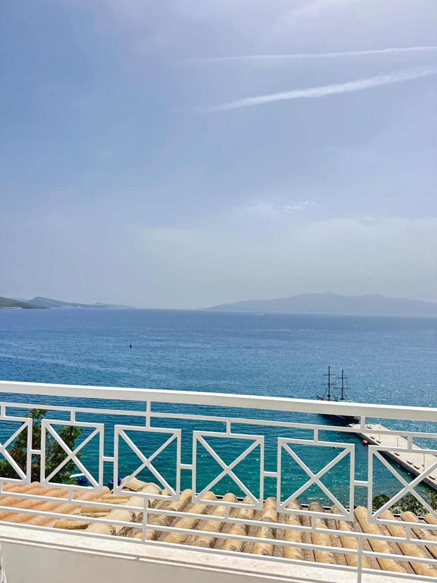 Tini Sea View Apartment Sarandë Buitenkant foto